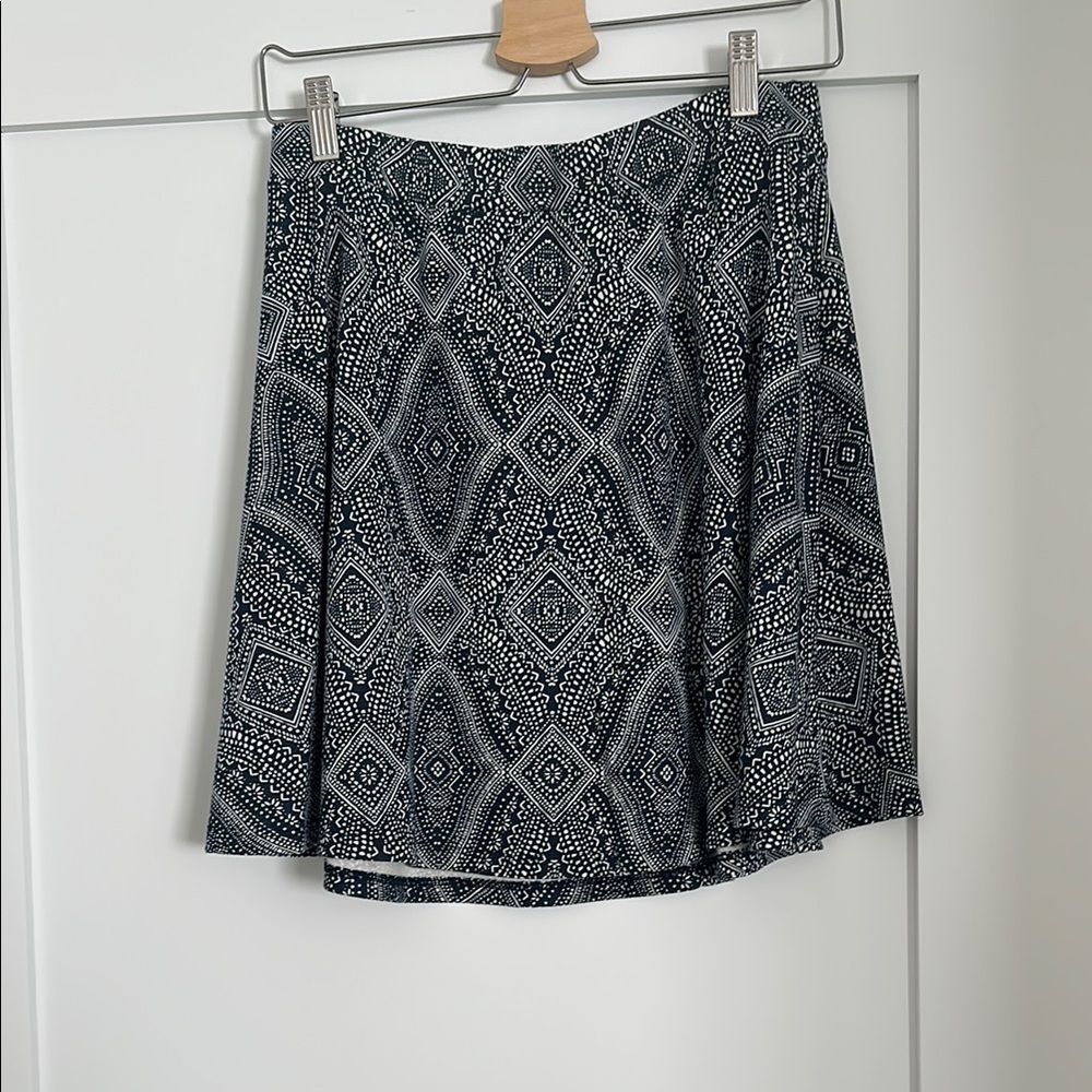 H&M Navy & white flowy miniskirt